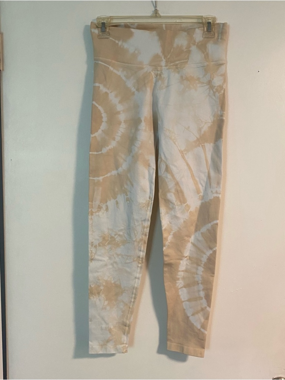 NWOT Offline By Aerie Leggings Yoga Pants Beige Tie Dye Women’s M Gym Athletic